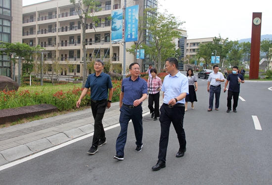 提升學(xué)校管理水平，加快職業(yè)教育發(fā)展